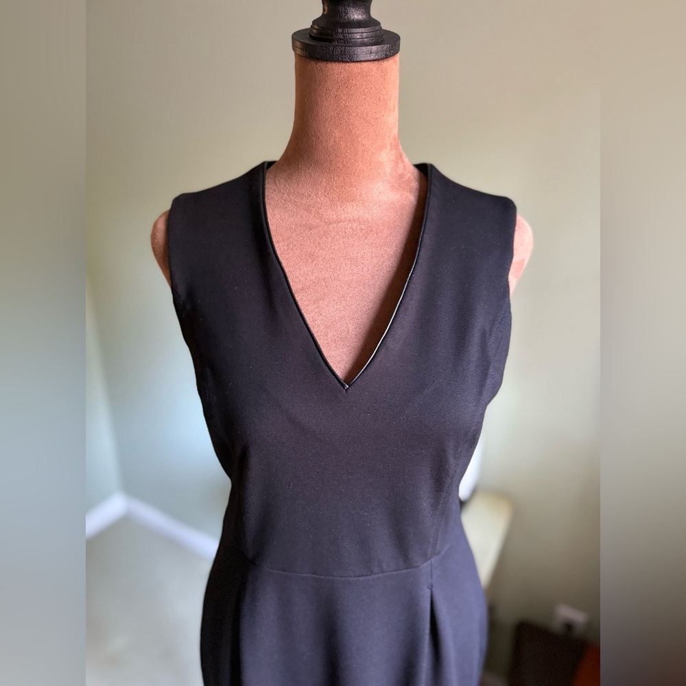 Banana Republic Black Sleeveless V Neck Dress With Leather Collar Trim - Picture 2 of 6